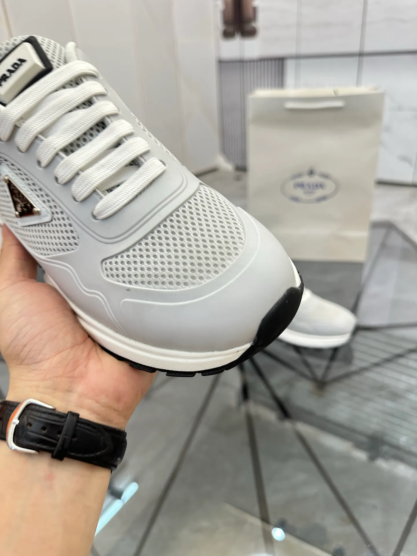Men's shoes for sale 💰: 💰P600¥ High-end top quality Product trademark: Prada *"Prada*" low-top casual shoes Regular size: 38-45 (can be customized to 46) Product materials: Upper imported glue splicing original material, breathable lining, cowhide foot pads, original outsole. Number: 832